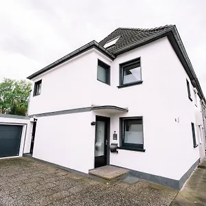 Flat First , Düsseldorf Deutschland